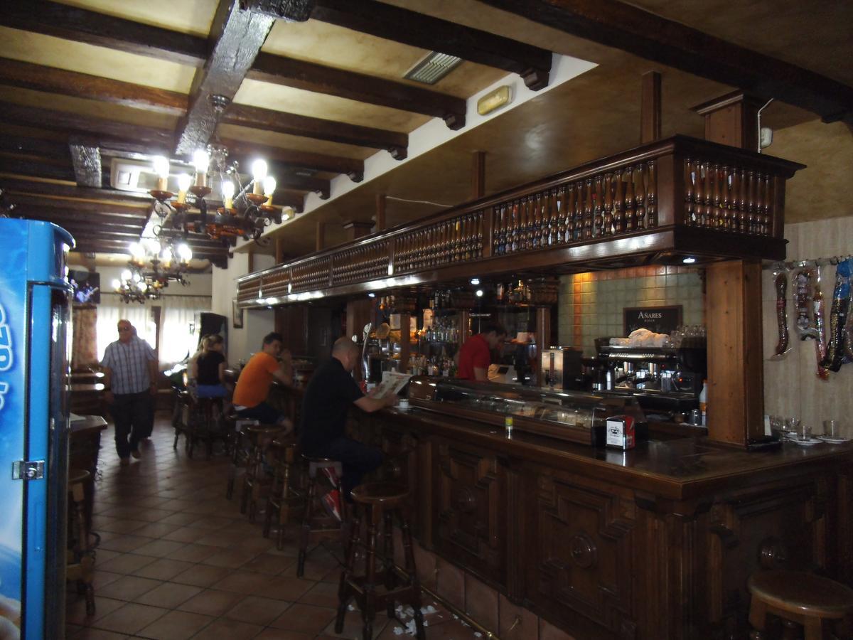Hostal Los Galgos Ьепес Экстерьер фото
