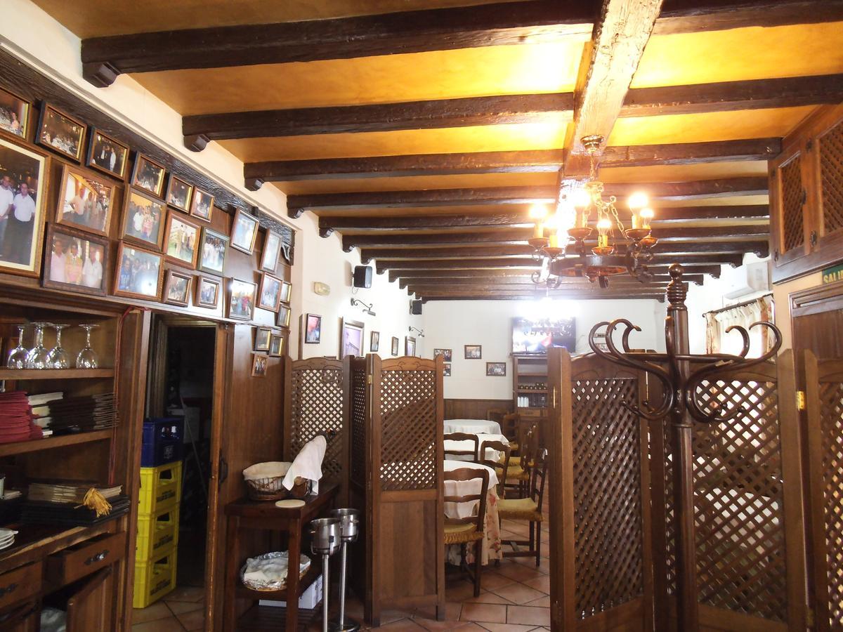 Hostal Los Galgos Ьепес Экстерьер фото