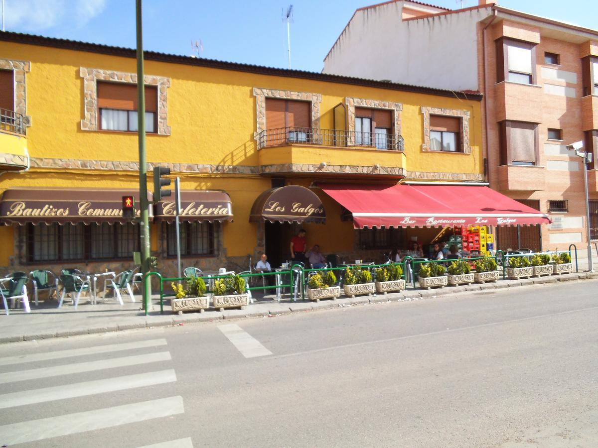 Hostal Los Galgos Ьепес Экстерьер фото
