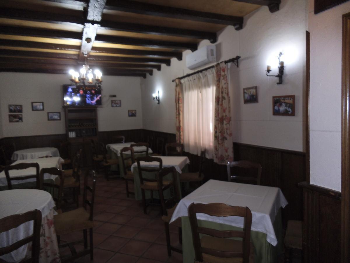 Hostal Los Galgos Ьепес Экстерьер фото