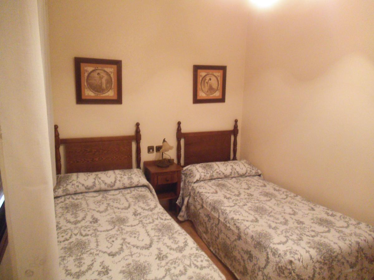 Hostal Los Galgos Ьепес Экстерьер фото