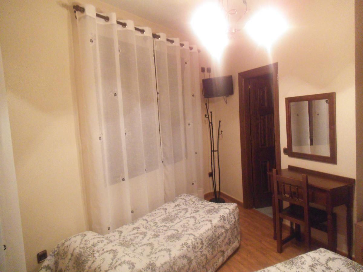 Hostal Los Galgos Ьепес Экстерьер фото