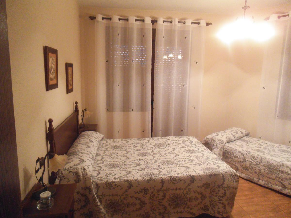 Hostal Los Galgos Ьепес Экстерьер фото