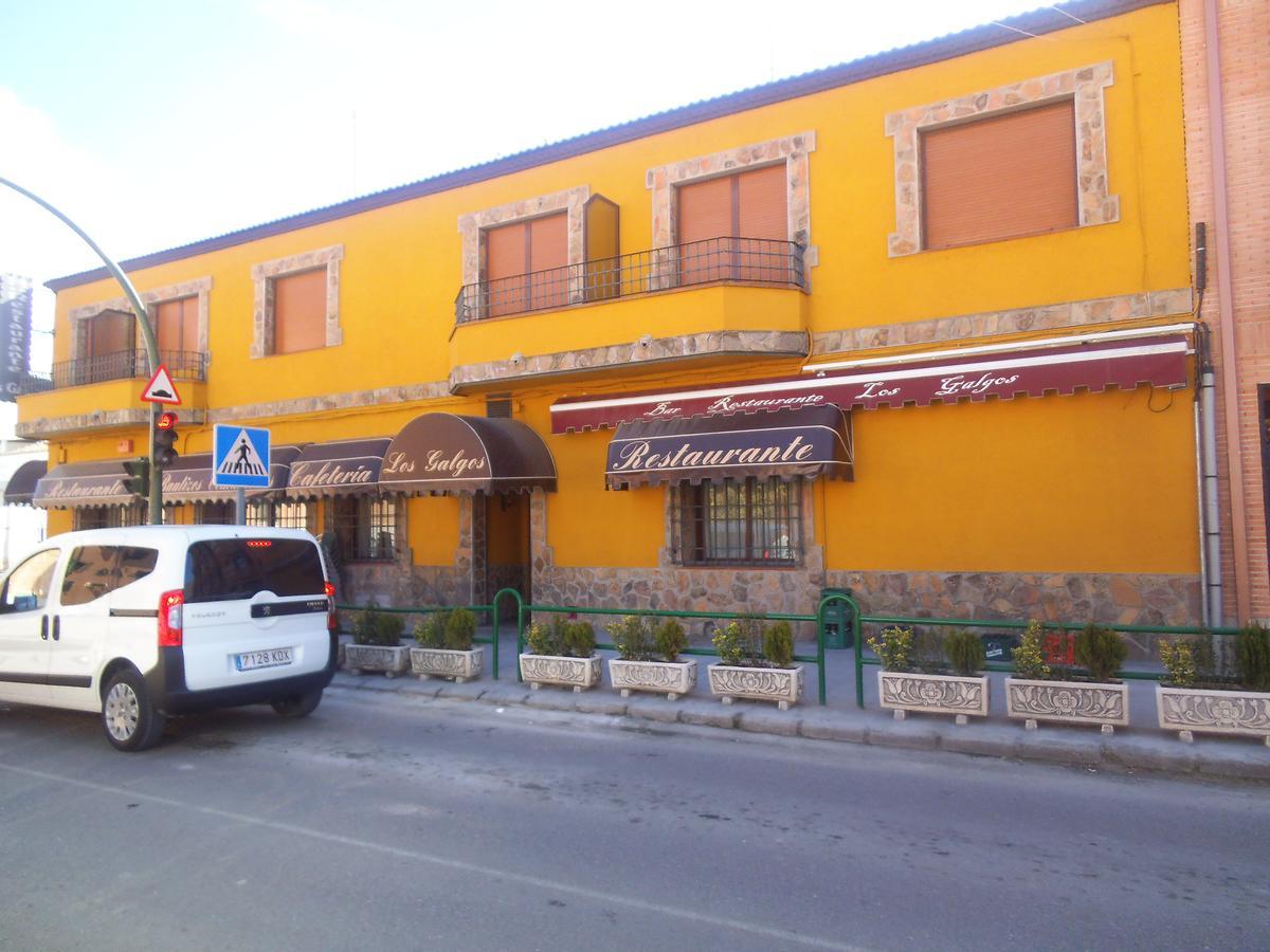 Hostal Los Galgos Ьепес Экстерьер фото
