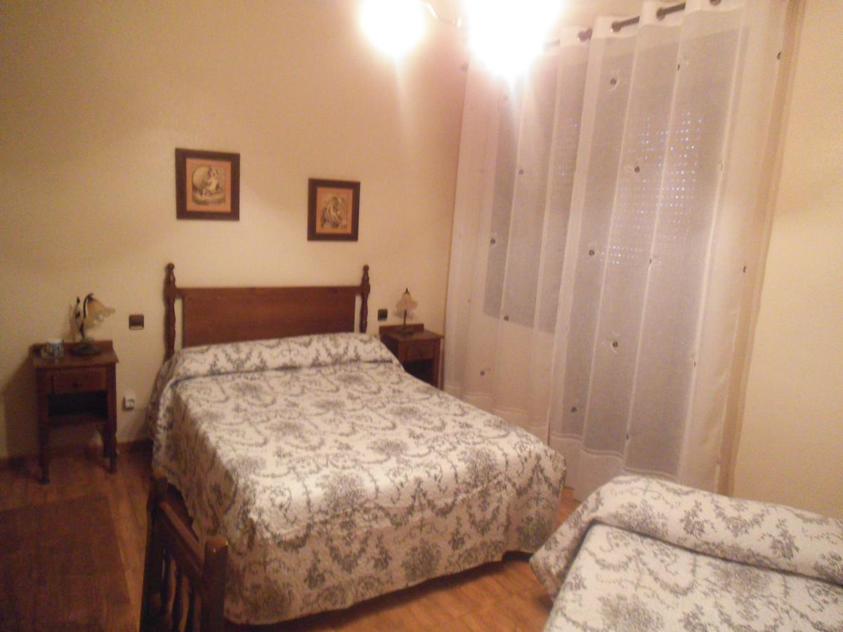 Hostal Los Galgos Ьепес Экстерьер фото