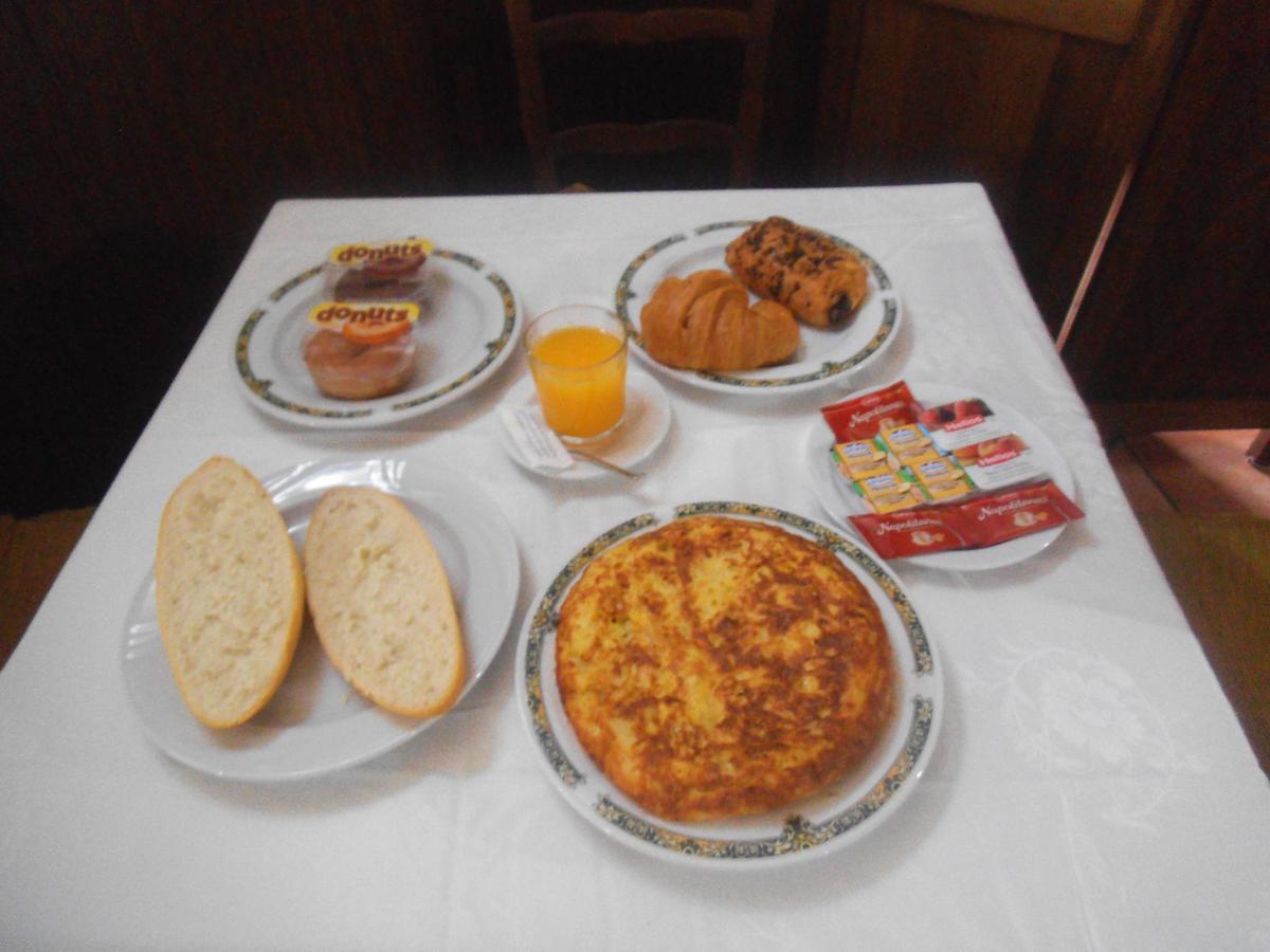Hostal Los Galgos Ьепес Экстерьер фото