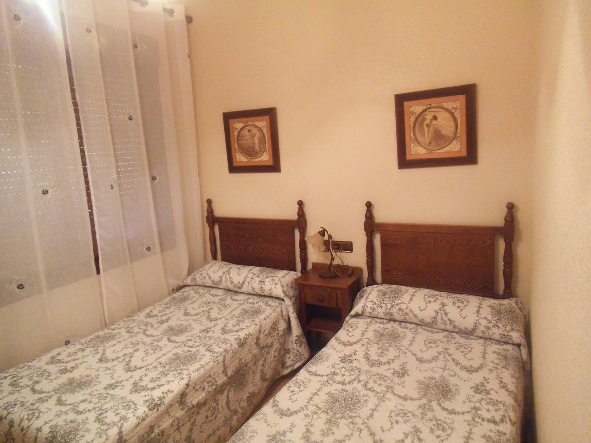 Hostal Los Galgos Ьепес Экстерьер фото